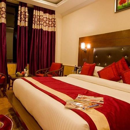 Hotel Hrs - New Delhi Railway Station Екстер'єр фото