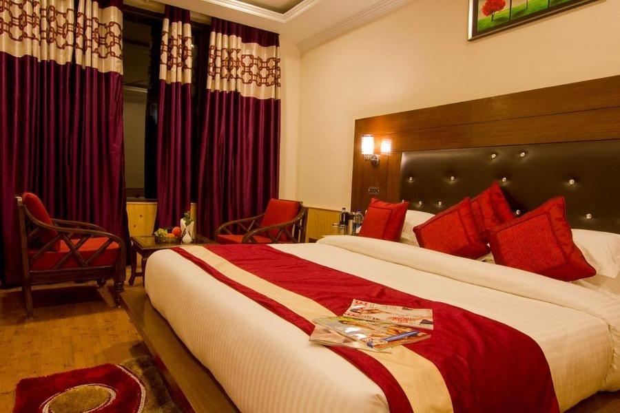 Hotel Hrs - New Delhi Railway Station Екстер'єр фото